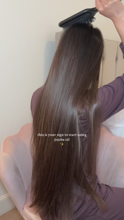 Jojoba oil will do it ✨ #hairtok #longhair #hairgoals #shinyhair #straighthair 